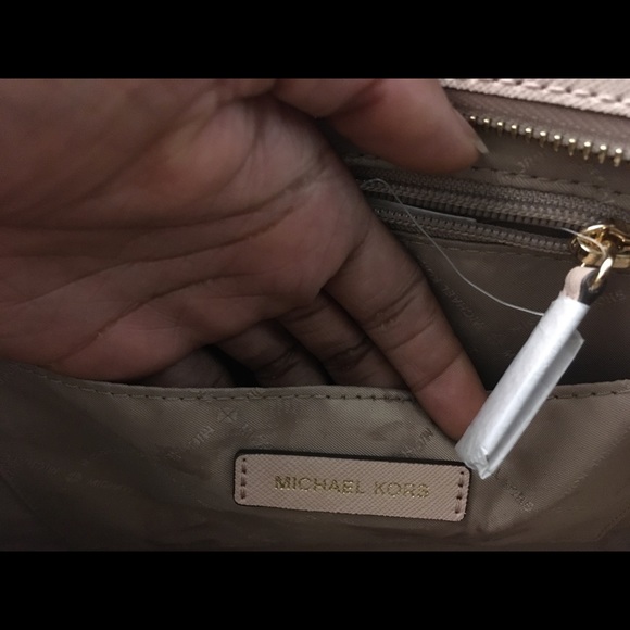 SOLD Micheal Kors Authentic leather satchel NTW - Picture 6 of 12